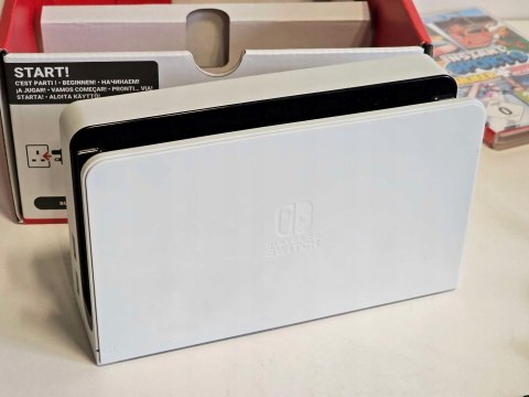 ZADBANA KONSOLA NINTENDO SWITCH OLED BIAŁA KOMEPLT + FIFA + SPORTS