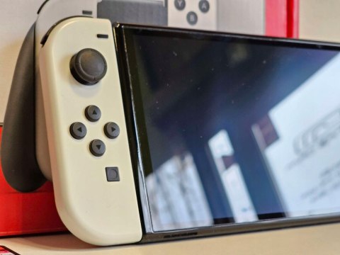 ZADBANA KONSOLA NINTENDO SWITCH OLED BIAŁA KOMEPLT + FIFA + SPORTS