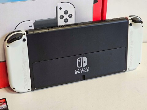 ZADBANA KONSOLA NINTENDO SWITCH OLED BIAŁA KOMEPLT + FIFA + SPORTS