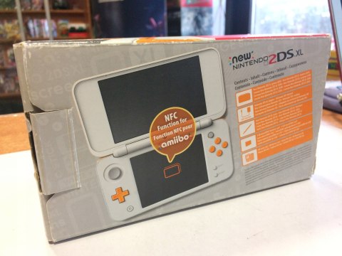 BARDZO ŁADNA KONSOLA NEW NINTENDO 2DS XL BIAŁO-POMARAŃCZKOWA - KOMPLET