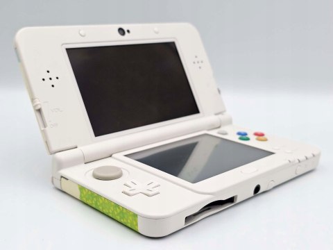 BARDZO ŁADNA KONSOLA NEW NINTENDO 3DS BIAŁA + GRA ANIMAL CROSSING