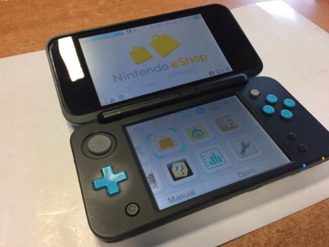 KONSOLA NEW NINTENDO 2DS XL NIEBIESKO-CZARNA + ŁADOWARKA + RYSIK + ETUI