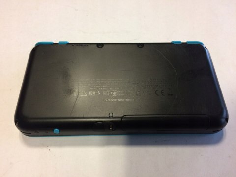KONSOLA NEW NINTENDO 2DS XL NIEBIESKO-CZARNA + ŁADOWARKA + RYSIK + ETUI
