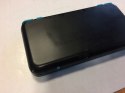 KONSOLA NEW NINTENDO 2DS XL NIEBIESKO-CZARNA + ŁADOWARKA + RYSIK + ETUI