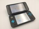 KONSOLA NEW NINTENDO 2DS XL NIEBIESKO-CZARNA + ŁADOWARKA + RYSIK
