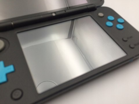 KONSOLA NEW NINTENDO 2DS XL NIEBIESKO-CZARNA + ŁADOWARKA + RYSIK