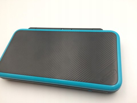 KONSOLA NEW NINTENDO 2DS XL NIEBIESKO-CZARNA + ŁADOWARKA + RYSIK