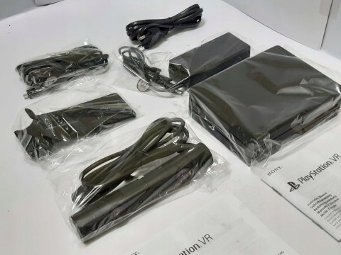 SONY PLAYSTATION VR V2 PS4 + KAMERA + 2 MOVE