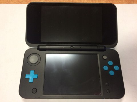 ZADBANA KONSOLA NEW NINTENDO 2DS XL NIEBIESKO-CZARNA + ŁADOWARKA + RYSIK
