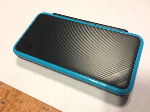 ZADBANA KONSOLA NEW NINTENDO 2DS XL NIEBIESKO-CZARNA + ŁADOWARKA + RYSIK