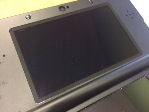 ZADBANA KONSOLA NEW NINTENDO 3DS CZARNA + RYSIK + PUDEŁKO + ŁADOWARKA