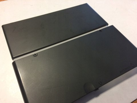 ZADBANA KONSOLA NEW NINTENDO 3DS CZARNA + RYSIK + PUDEŁKO + ŁADOWARKA