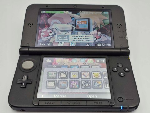 ZADBANA KONSOLA NINTENDO 3DS XL CZARNA + ZAINSTALOWANE GRY