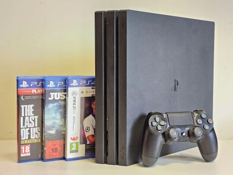 ZADBANA KONSOLA SONY PLAYSTATION 4 PRO 1TB + PAD + 3 GRY