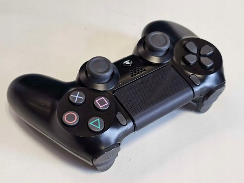 ZADBANA KONSOLA SONY PLAYSTATION 4 PRO 1TB + PAD + 3 GRY