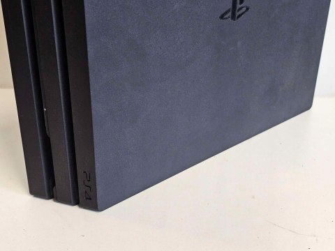 ZADBANA KONSOLA SONY PLAYSTATION 4 PRO 1TB + PAD + 3 GRY