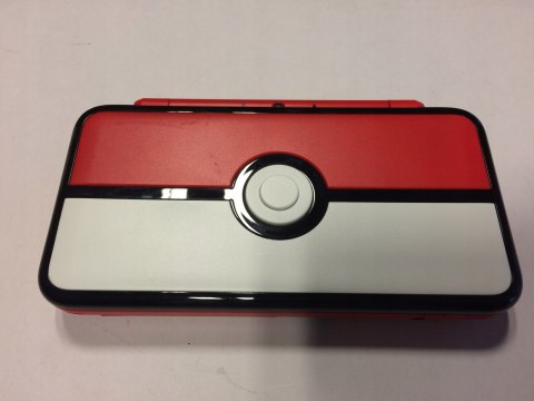 BARDZO ŁADNA KONSOLA NINTENDO 2DS XL EDYCJA POKE BALL + ŁADOWARKA + RYSIK