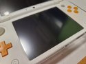 KONSOLA NEW NINTENDO 2DS XL BIAŁO-POMARAŃCZKOWA + RYSIK