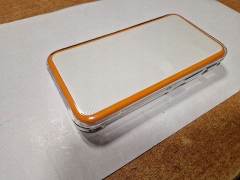 KONSOLA NEW NINTENDO 2DS XL BIAŁO-POMARAŃCZKOWA + RYSIK