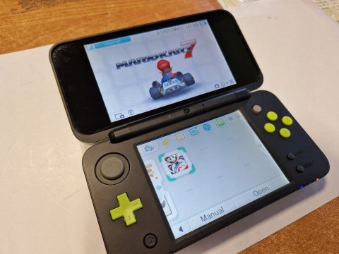 KONSOLA NEW NINTENDO 2DS XL CZARNO-ZIELONA + MARIO KART 7