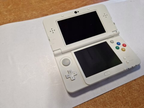 KONSOLA NEW NINTENDO 3DS BIAŁA + ANIMAL CROSSING + DODATKOWE COVER PLATE'Y