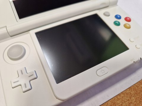 KONSOLA NEW NINTENDO 3DS BIAŁA + ANIMAL CROSSING + DODATKOWE COVER PLATE'Y
