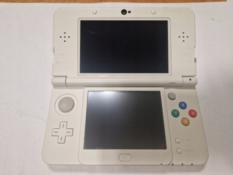 KONSOLA NEW NINTENDO 3DS BIAŁA + KARTA PAMIĘCI + RYSIK + USB