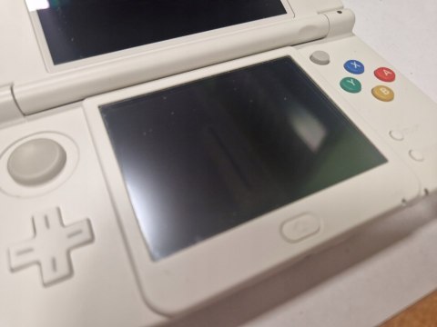 KONSOLA NEW NINTENDO 3DS BIAŁA + KARTA PAMIĘCI + RYSIK + USB