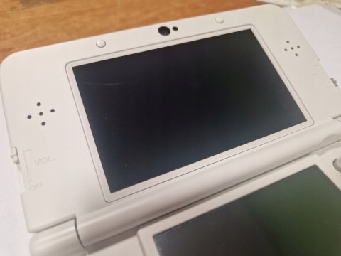 KONSOLA NEW NINTENDO 3DS BIAŁA + KARTA PAMIĘCI + RYSIK + USB