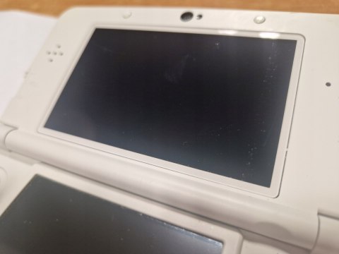 KONSOLA NEW NINTENDO 3DS BIAŁA + KARTA PAMIĘCI + RYSIK + USB