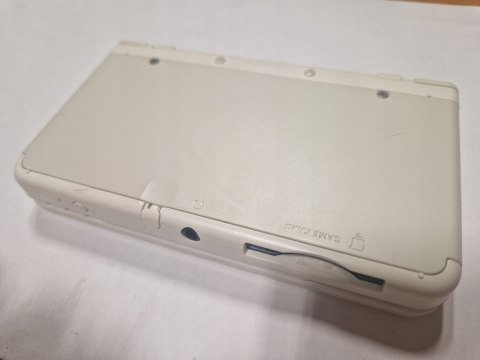 KONSOLA NEW NINTENDO 3DS BIAŁA + KARTA PAMIĘCI + RYSIK + USB