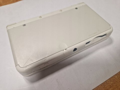 KONSOLA NEW NINTENDO 3DS BIAŁA + KARTA PAMIĘCI + RYSIK + USB