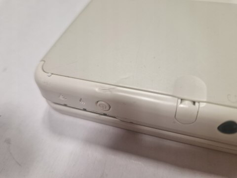 KONSOLA NEW NINTENDO 3DS BIAŁA + KARTA PAMIĘCI + RYSIK + USB