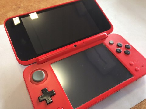 KONSOLA NINTENDO 2DS XL EDYCJA POKE BALL + PUDEŁKO + ŁADOWARKA