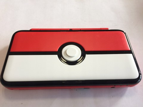 KONSOLA NINTENDO 2DS XL EDYCJA POKE BALL + PUDEŁKO + ŁADOWARKA