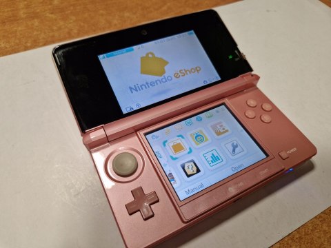 KONSOLA NINTENDO 3DS RÓŻOWA + ŁADOWARKA + ETUI + RYSIK