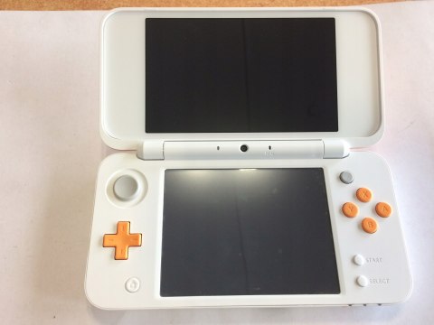 ŁADNA KONSOLA NEW NINTENDO 2DS XL BIAŁO-POMARAŃCZKOWA + RYSIK