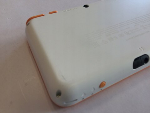 ŁADNA KONSOLA NEW NINTENDO 2DS XL BIAŁO-POMARAŃCZKOWA + RYSIK