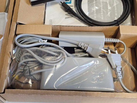 ŁADNA NINTENDO WII U 8GB + GAMEPAD + OKABLOWANIE + PUDEŁKO