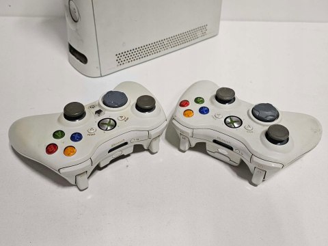 KONSOLA XBOX 360 + DYSK 20GB + DWA PADY / CAŁOŚĆ Z USTERKAMI