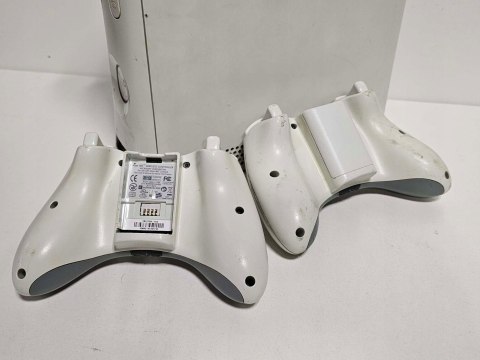 KONSOLA XBOX 360 + DYSK 20GB + DWA PADY / CAŁOŚĆ Z USTERKAMI