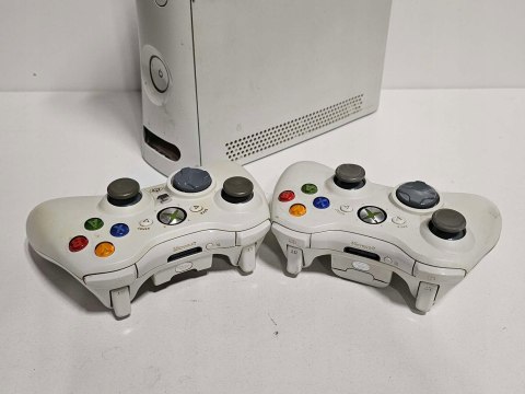 KONSOLA XBOX 360 + DYSK 20GB + DWA PADY / CAŁOŚĆ Z USTERKAMI