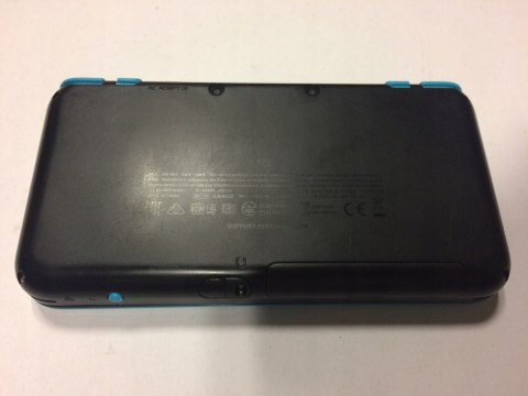 KONSOLA NEW NINTENDO 2DS XL NIEBIESKO-CZARNA + ŁADOWARKA + PUDEŁKO