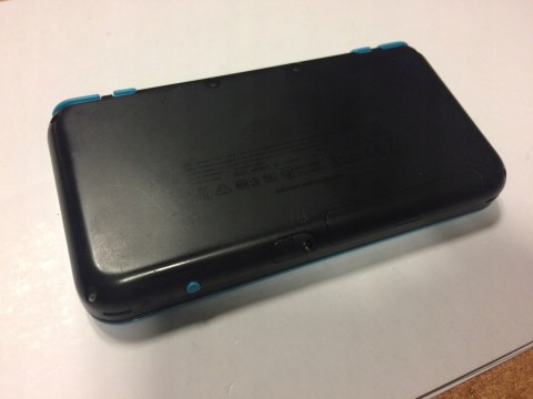 KONSOLA NEW NINTENDO 2DS XL NIEBIESKO-CZARNA + ŁADOWARKA + PUDEŁKO