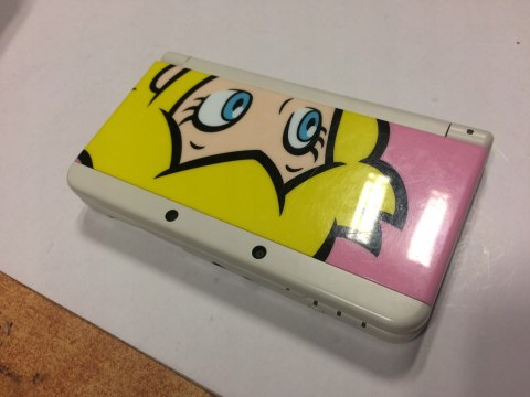 KONSOLA NEW NINTENDO 3DS BIAŁA + COVER PLATE PEACH + RYSIK + USB