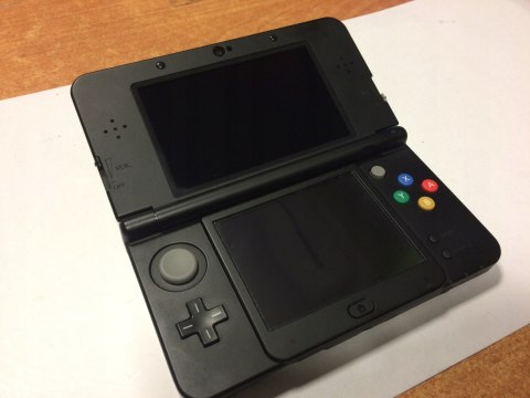KONSOLA NEW NINTENDO 3DS CZARNA + ETUI + RYSIK + USB - ŁADNE EKRANY
