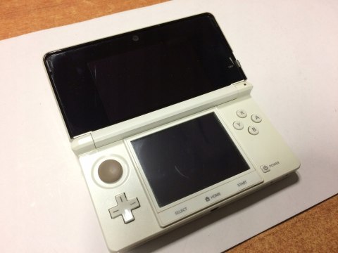 KONSOLA NINTENDO 3DS BIAŁA + ŁADOWARKA + RYSIK + PUDEŁKO
