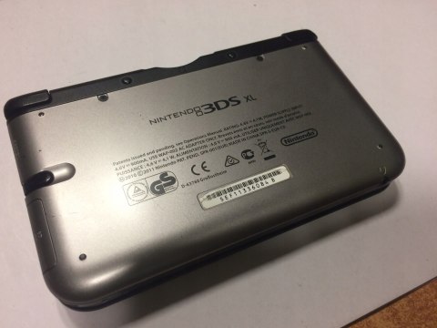 KONSOLA NINTENDO 3DS XL SREBRNA + ETUI MARIO + RYSIK + USB