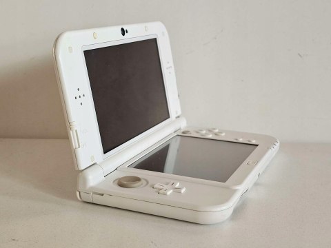 ŁADNA KONSOLA NEW NINTENDO 3DS XL BIAŁA IPS + RYSIK + ETUI + ŁADOWARKA