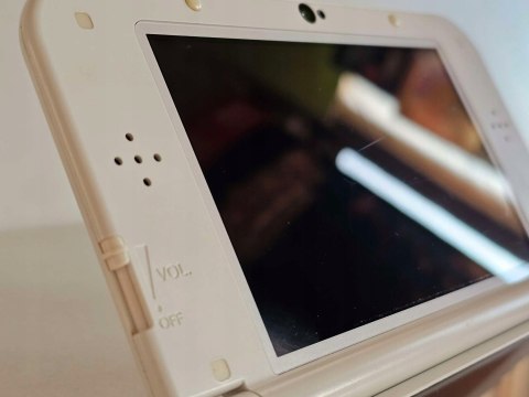 ŁADNA KONSOLA NEW NINTENDO 3DS XL BIAŁA IPS + RYSIK + ETUI + ŁADOWARKA